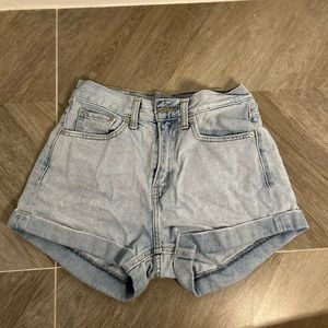 Levi’s Light Wash Mom Shorts